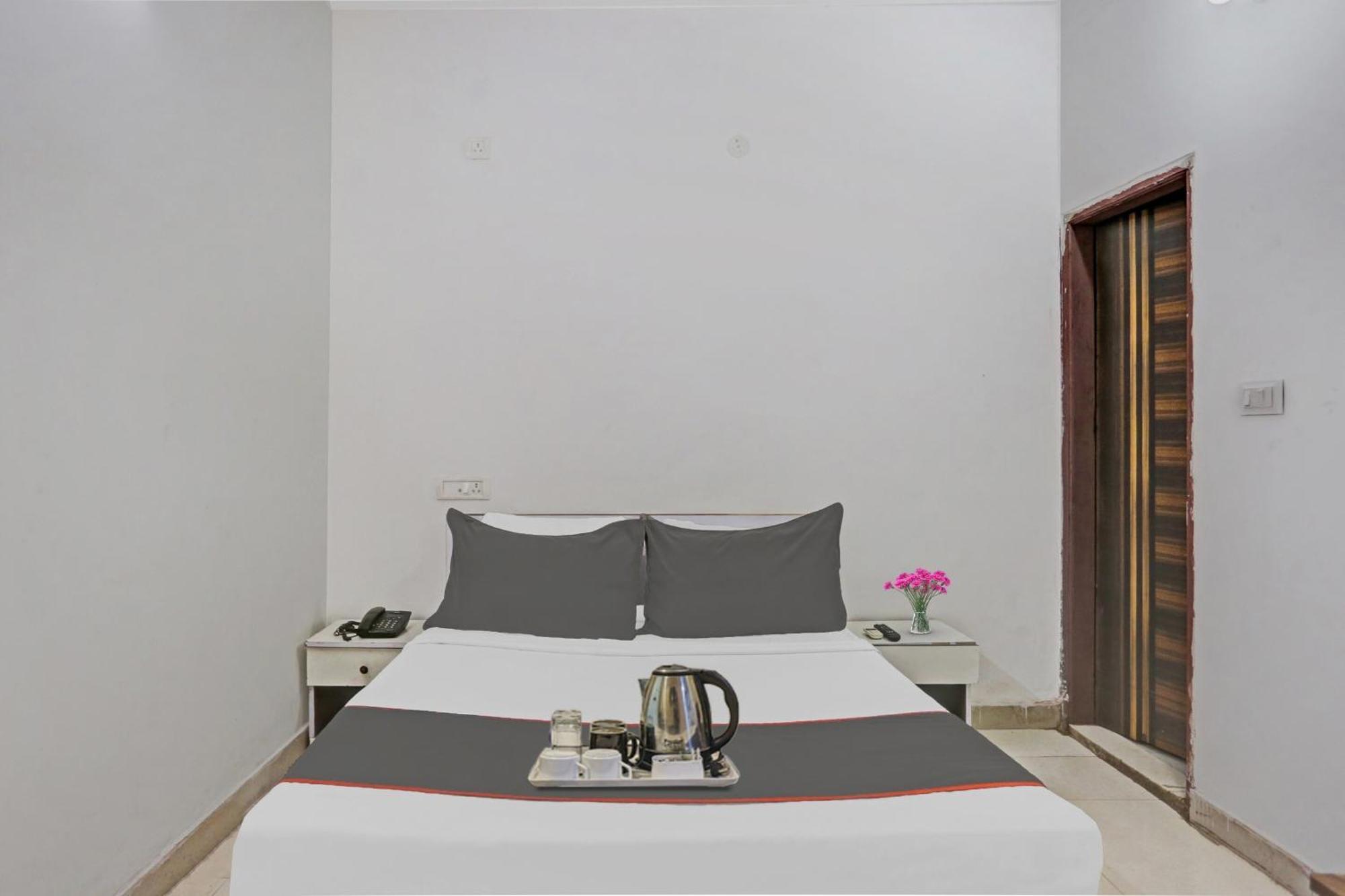 Hotel O Imperial Residency Near Dashrath Puri Metro Station Neu-Delhi Exterior foto