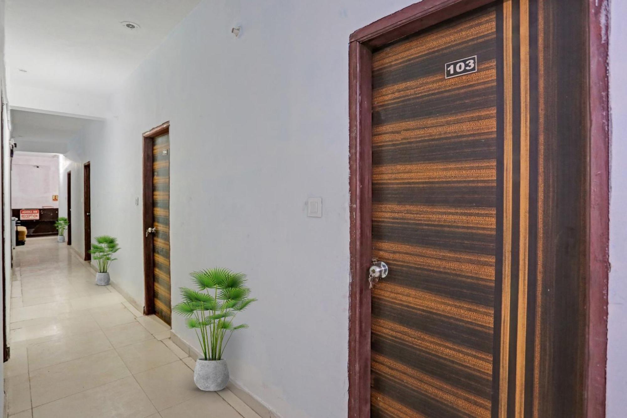 Hotel O Imperial Residency Near Dashrath Puri Metro Station Neu-Delhi Exterior foto